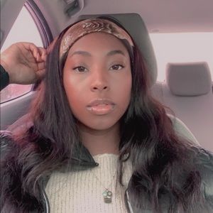 Meet your Posher, Adria